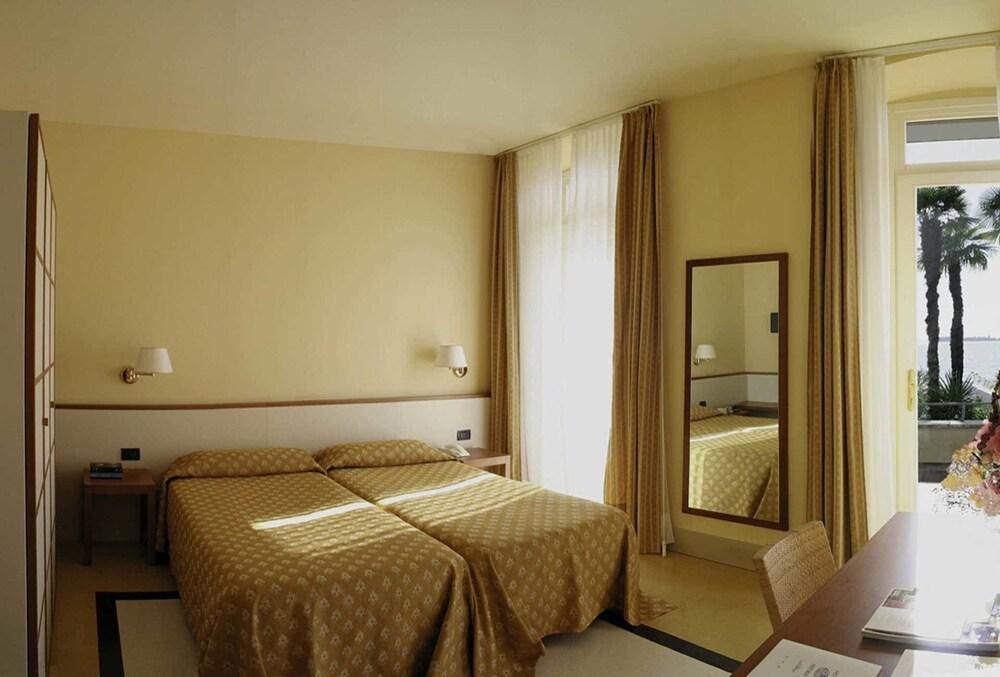 Hotel Monte Baldo E Villa Acquarone 加尔多内-里维耶拉 外观 照片