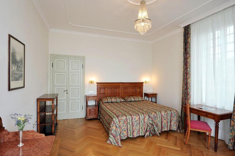 Hotel Monte Baldo E Villa Acquarone 加尔多内-里维耶拉 外观 照片