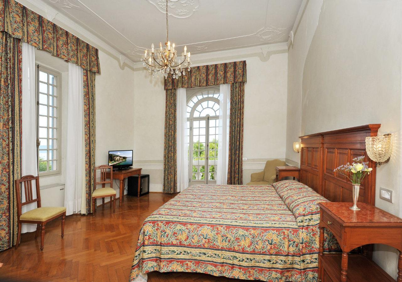 Hotel Monte Baldo E Villa Acquarone 加尔多内-里维耶拉 外观 照片
