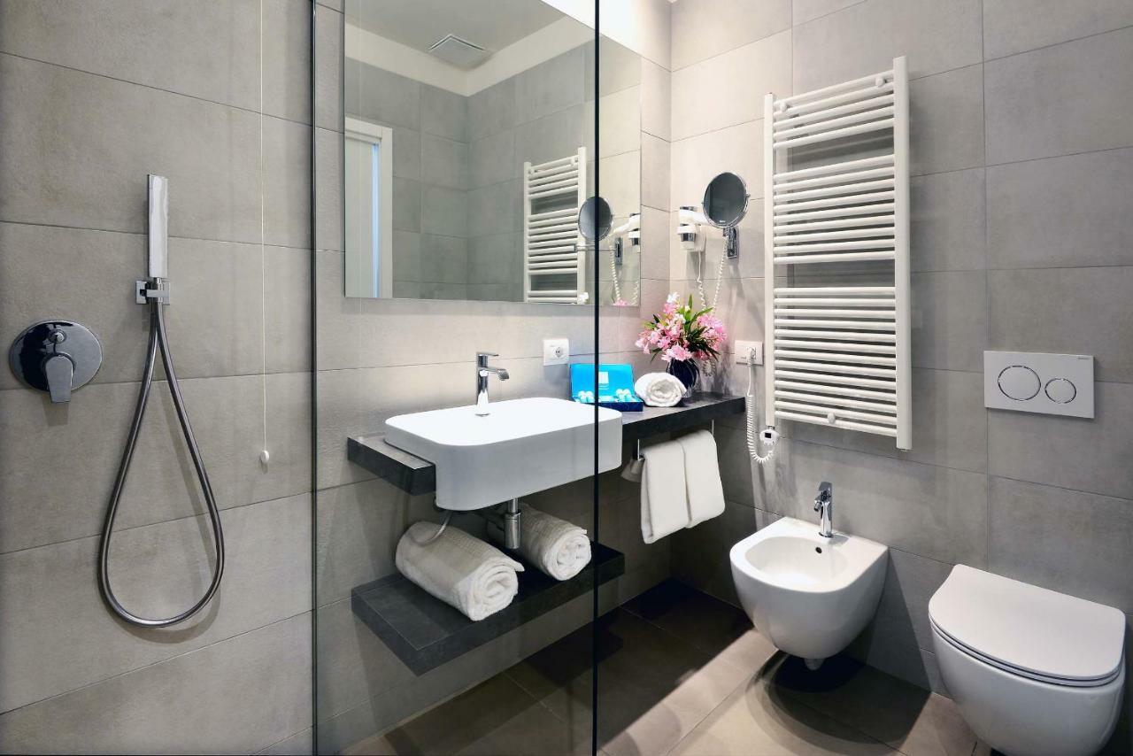 Hotel Monte Baldo E Villa Acquarone 加尔多内-里维耶拉 外观 照片